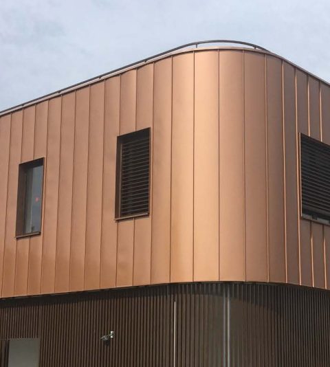 Façade aluminium cuivrée à joint debout